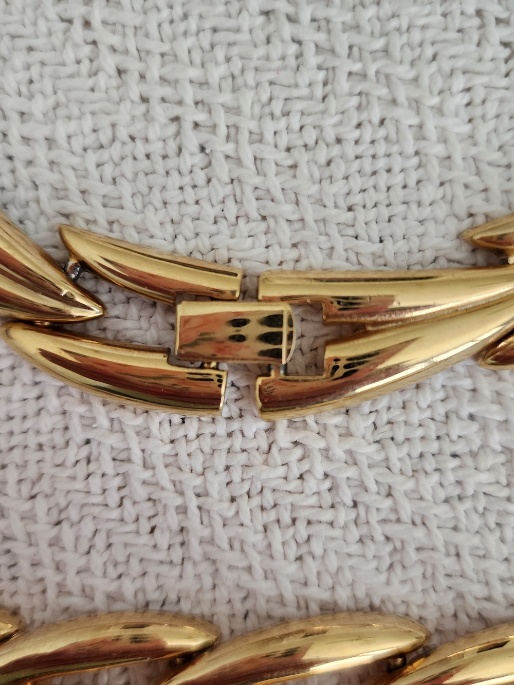 Vintage Modernist Gold Tone Choker & Bracelet Set | Bold Leaf Swirl Link - Picture 3 of 7